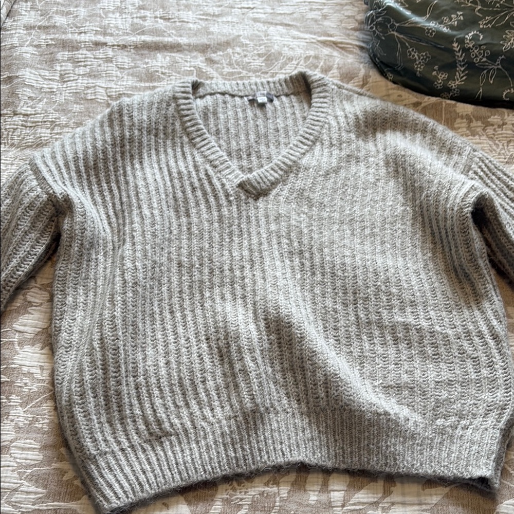 Guess Gray Cowl Neck Sweater with Ribbed Knit Design - Picture 4 of 4